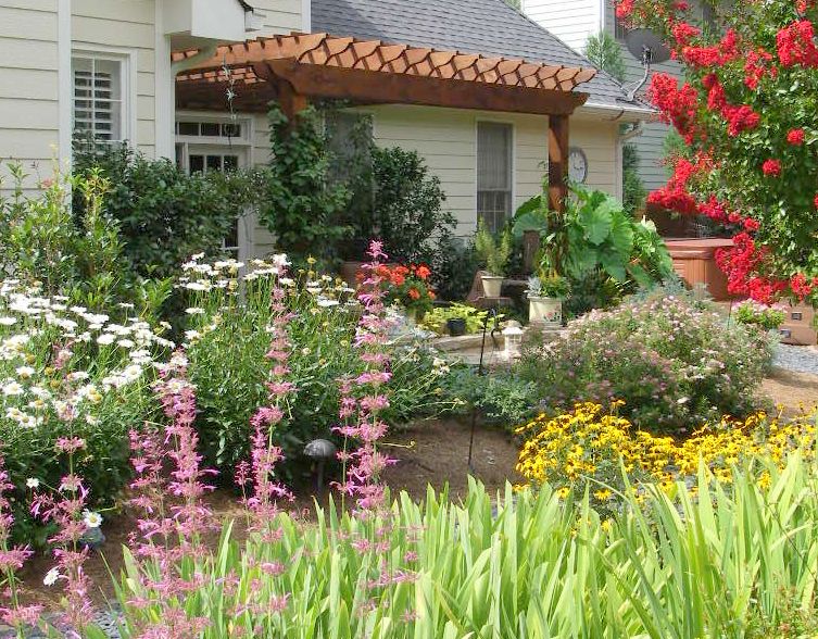 4 seasons of colorful perennials mixed with shrubs